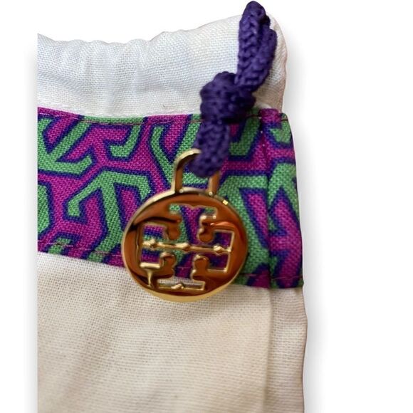 TORY BURCH Dust Bag Drawstring 13" x 19" NWOT hanging signature gold charm - Picture 5 of 5